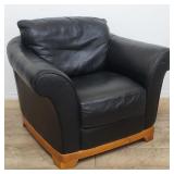 Italian faux leather lounge chair