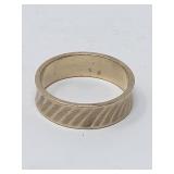 14k gold wedding band with a texture diagonal