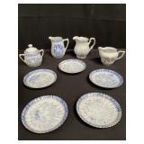 Group of porcelain pieces, dishes box lot