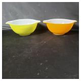 Vintage Pyrex 442 1 1/2 qt. colored mixing bowls