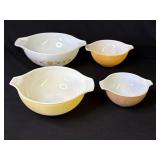 Lot of vintage Pyrex glass bowls