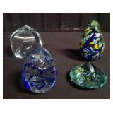 4 art glass paperweights