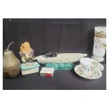 Assorted porcelain items