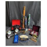 Box misc, headphones, umbrellas, salt and pepper