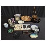 Box of miscellaneous woven bowl, desk clock,