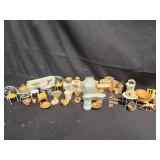 Lot of assorted dollhouse decorations