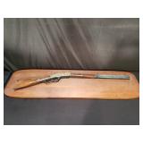 Spelter lever action rifle plaque