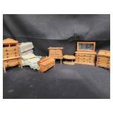 Lot of assorted doll house furniture 7 piece