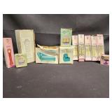 Lot of 12 assorted dollhouse furniture