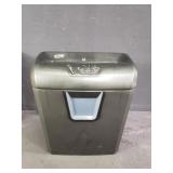 Staples 8-sheet cross-cut shredder