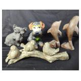 Group a animal figurines made of ceramic, wood,