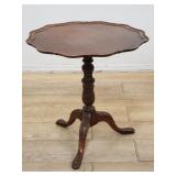 Chippendale-style mahogany tilt top pie crust