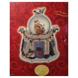 Disney Pooh Family Treehouse snowglobe