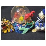 Lot of 3 Disney items, snow globe, Donald,