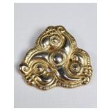 MMA 1977 gold-tone pendant/brooch