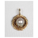 14k yellow gold and pearl pendant