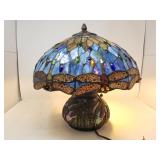 Tiffany-style dragonfly table lamp