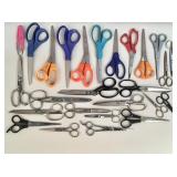 Lot of 26 assorted pairs of scissors