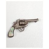 Silver pistol brooch with mother of pearl handle