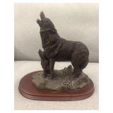 Vintage Living Stone Inc howling wolf sculpture
