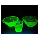 3pc uranium glass mixing bowls, measuring cup