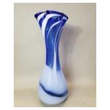 Vintage art glass handkerchief vase