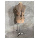 Adjustable female mannequin