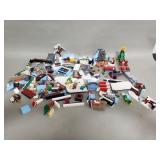 Box of miscellaneous Legos