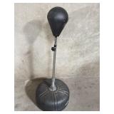 Freestanding reflex boxing bag