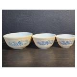 1970s Pyrex Homestead nesting bowls