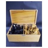 Staunton lacquered wood chess set in wooden box