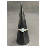 Vintage sterling silver ring with opalescent