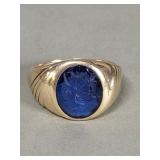 Vintage 10k gold ring depicting a carved blue