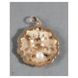 14k gold and pearl pendant