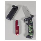 Pair of pocket knives including