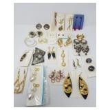 Lot of vintage costume jewelry