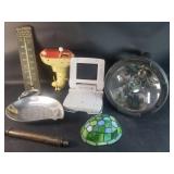 Box of miscellaneous pewter trinket dish, v
