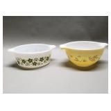 Pair of vintage Pyrex casserole/ mixing bowl