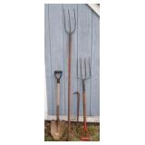 Pitchfoks, shovel and prybar