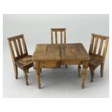 Schneegas Extendable Table w/ 3 Chairs