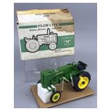 SPEC CAST 1/16 John Deere M Tractor Plow City 1996