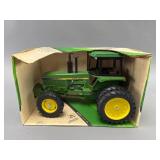 John Deere MFWD Row-Crop Tractor 1/16 Scale