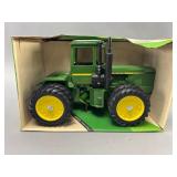 Ertl John Deere 4-Wheel-Drive Tractor