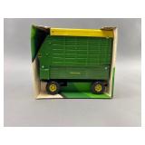 ERTL John Deere 1:16 Forage Wagon