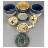 Mt. Tabor Pottery Ceramic Group, approx 4.5 inches