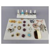 Costume Jewelry Rings, Charms and Pins/Brooches