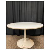 Tulip-Style Round Pedestal Dining Table