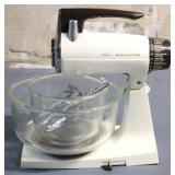 Sunbeam Mixer with Pyrex Bowls