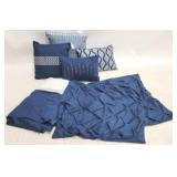 Queen bedding & pillows