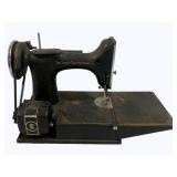 Singer Featherweight Sewing machine - 16 x 10 x 8